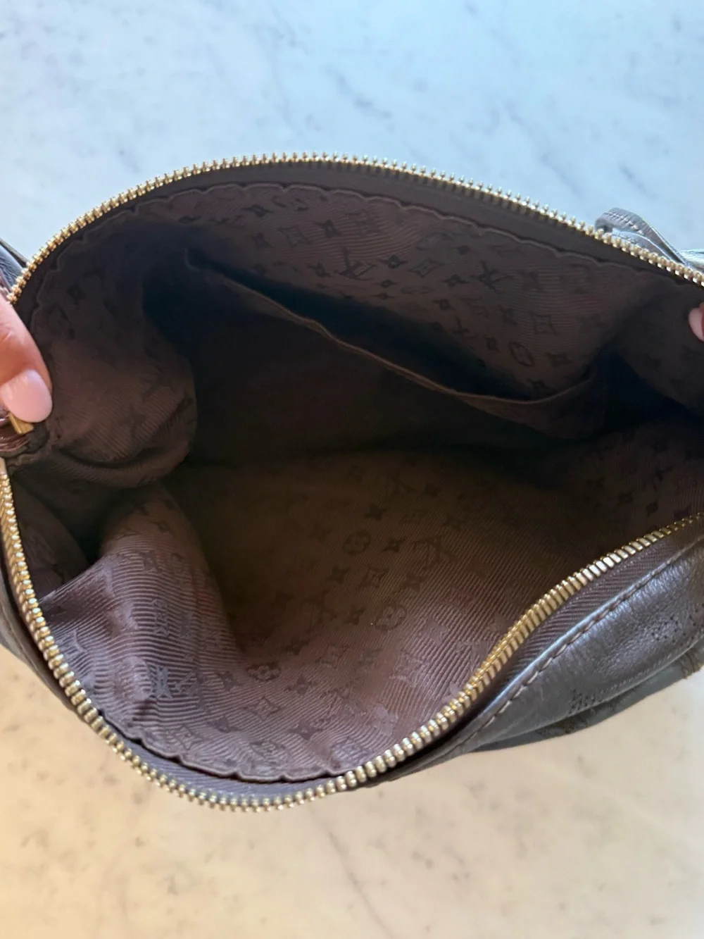 Vintage Authentic 2000s Louis Vuitton Hobo Bag in brown leather